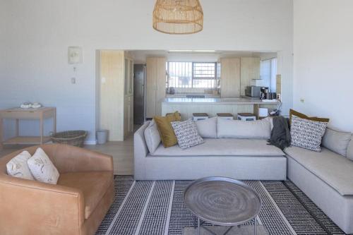 Χώρος καθιστικού στο Awesome Views & Beach Proximity
