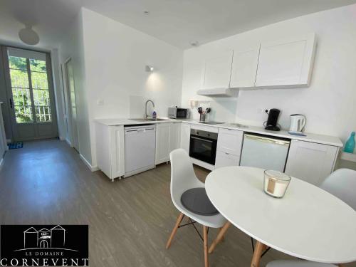 Küche/Küchenzeile in der Unterkunft Appartement Scandinave dans domaine historique d'exception