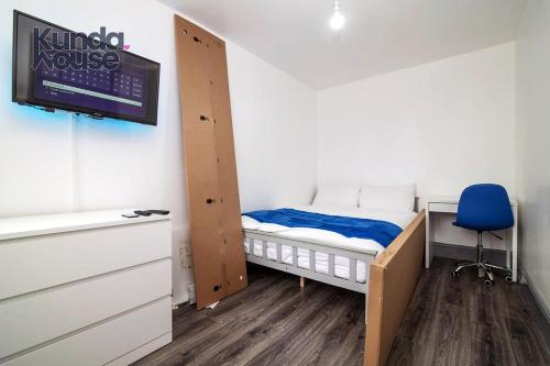 a small bedroom with a bunk bed and a tv at Kunda House Old Grange in Birmingham