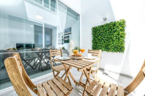 Karma Famara 2 25m del mar