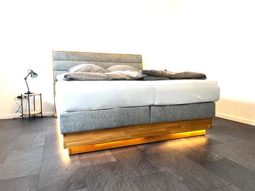 a bed sitting on top of a wooden platform at Apartment für 6 Crailsheim Zentrum Netflix 300 Mbit Wlan in Crailsheim