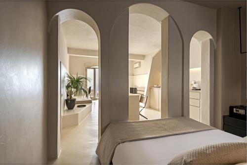 a bedroom with a bed with an archway in a room at Seascape Villa by Caldera Houses in Imerovigli
