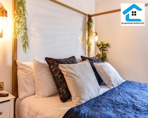 Postel nebo postele na pokoji v ubytování Brighton Cosy Winter Stay Comfort by the Sea-Marine M