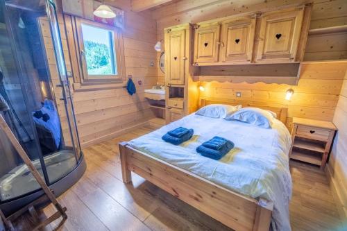 Postel nebo postele na pokoji v ubytování Chalet Cafourotte, au calme, SPA