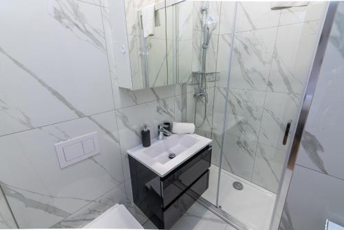 Apartments & rooms SIX