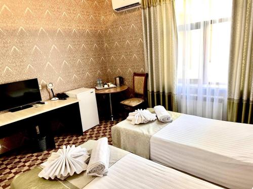 Un ou plusieurs lits dans un hébergement de l'établissement Sofiya Tashkent Hotel