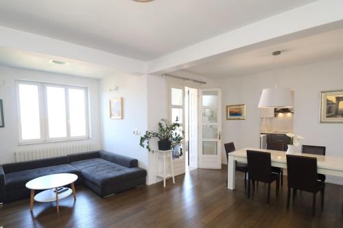 Comfort & bright 3 bedroom apartment