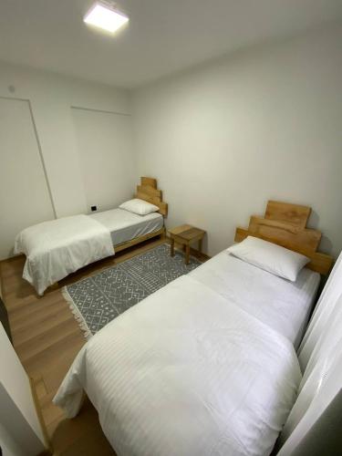 Postel nebo postele na pokoji v ubytování Pine Suit