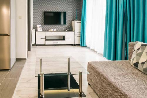 Dévai-LUX Apartman Sárvárにあるテレビまたはエンターテインメントセンター