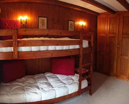 Postel nebo postele na pokoji v ubytování Cozy apartment in the heart of the Alps