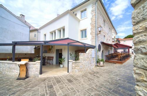 Portella Rooms