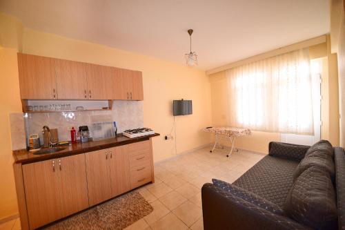 a living room with a couch and a kitchen at Fethiye Apart Otel in Fethiye
