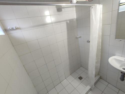 a bathroom with a shower and a sink at Cabañas Casa Campo Guatavita in Guatavita