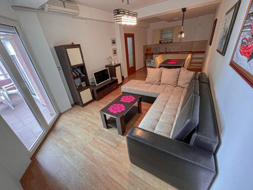 Postel nebo postele na pokoji v ubytování Korun's Lakeview Apartment