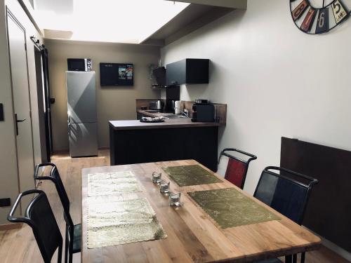 a dining room with a table and a kitchen at Escale à Fécamp 4 étoiles - garage privé in Fécamp
