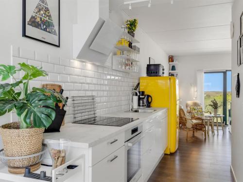 Kuchyň nebo kuchyňský kout v ubytování Apartment Naike - all inclusive - 100m from the sea by Interhome