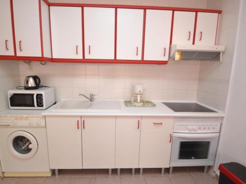 Apartment Mariposa-4 by Interhome