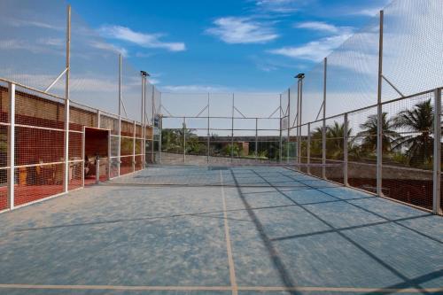 Tenis a/nebo squash v ubytování Movenpick Resort Lamantin Saly nebo okolí