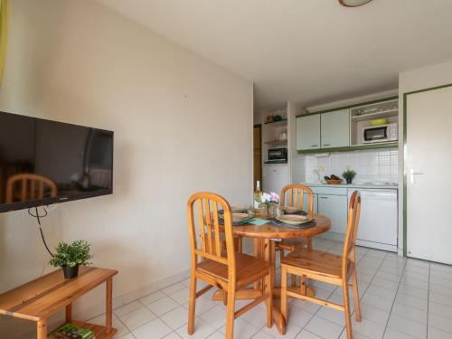 Apartment Les Terrasses du Lac-9 by Interhome