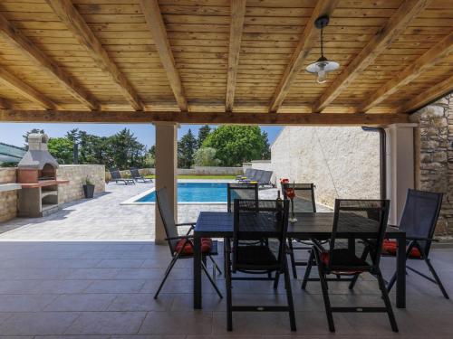 Kolam renang di atau dekat dengan Holiday Home Stara hiža by Interhome