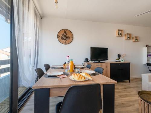 Apartment Les Huniers by Interhome