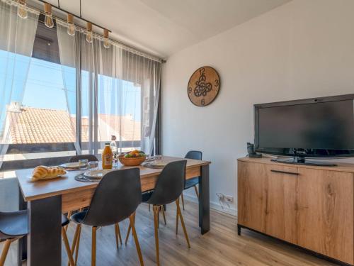 Apartment Les Huniers by Interhome