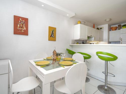 Apartment Cannes Bay-3 by Interhome