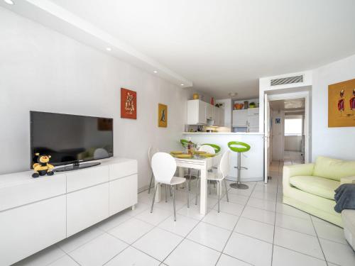 Apartment Cannes Bay-3 by Interhome