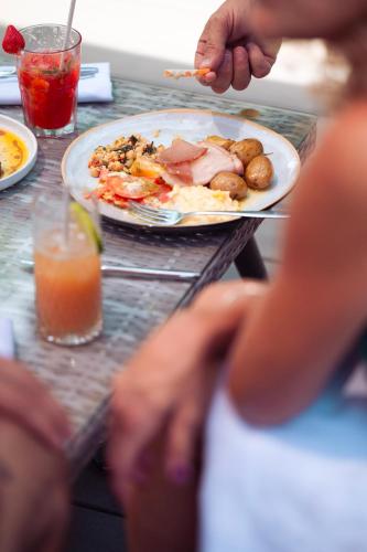 Jídlo v hotelu nebo okolí