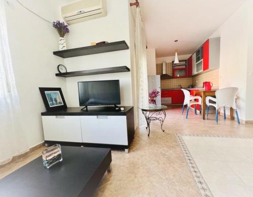 Apartment in front of the beach