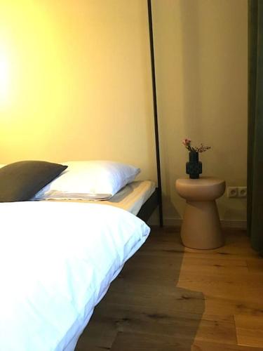 a bedroom with a bed and a vase of flowers at Arbio I Lax Apartments in Leipzig