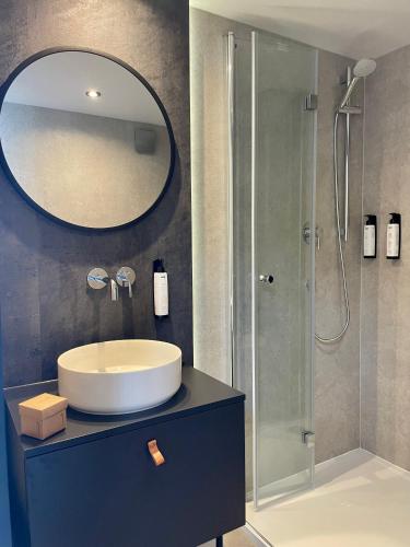 a bathroom with a sink and a shower with a mirror at Masseria Monte Pizzi Glamping Dome in Cerreto