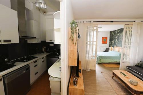 מטבח או מטבחון ב-Appartement 2 à 4 pers cosy à proximité du centre