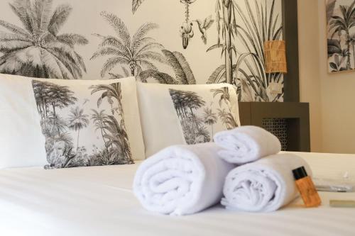 Postel nebo postele na pokoji v ubytování Hermitage Suites