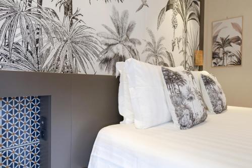 Postel nebo postele na pokoji v ubytování Hermitage Suites