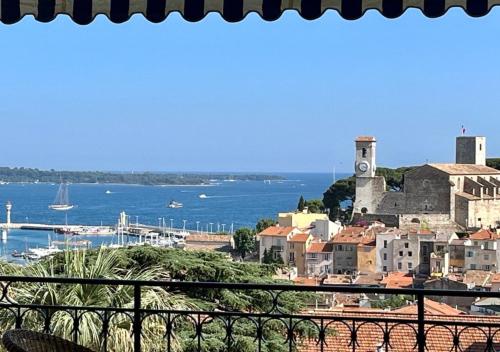 NEWLY RENOVATED! Harbour View on Balcony Terrace