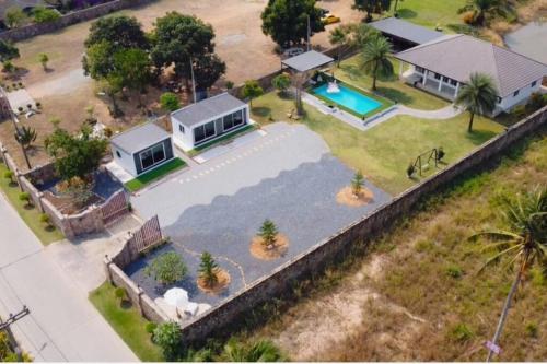 an aerial view of a house with a swimming pool at Arom Pool Villa Pattaya 1 in Na Jomtien