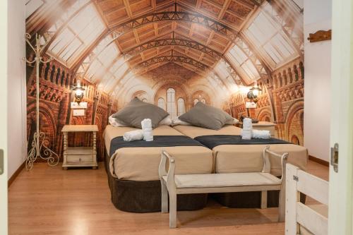 A bed or beds in a room at Hotel Alquimia Cadiz