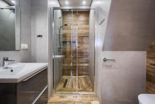 Ένα μπάνιο στο U Studniara