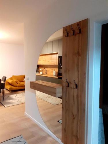 a kitchen with a wooden door in a room at Banesa ne qender te Pejes in Peje