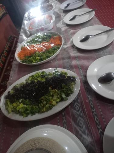 Comida en o cerca de este camping