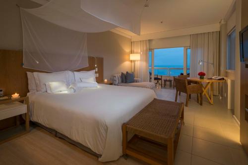 Ένα ή περισσότερα κρεβάτια σε δωμάτιο στο Hotel Jequitimar Guaruja Resort & Spa by Accor - Ex Sofitel