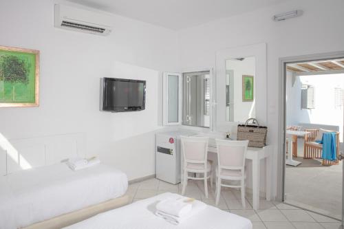 CORFOSTAR ROOMS