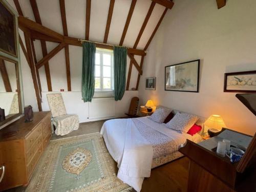 Кровать или кровати в номере **Suite Familiale Spacieuse au Cœur de la Forêt de Montargis** - FR-1-590-335