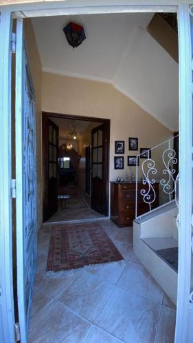 un corridoio di una casa con un di Dar Lala Fouzia a Taroudant