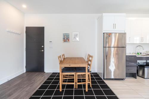 240 Spacious & Stylish Apt With Ac – Photos 3
