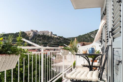 Yukka ComFor city center Hvar apartment with parking