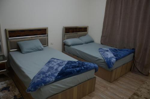 Giường trong phòng chung tại اكتوبر غرب سوميد المجاورة 7