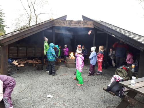 a group of children standing outside of a shed at 14 B in Stavanger