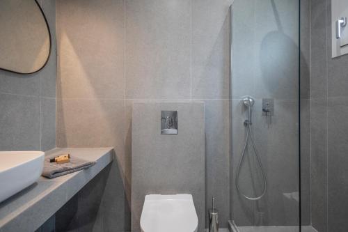 Ένα μπάνιο στο Noa Suites